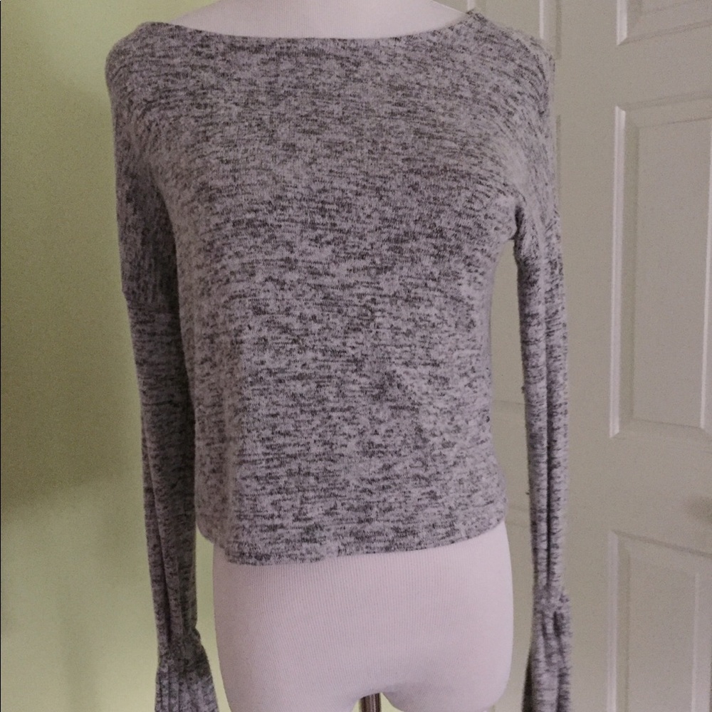 heather gray long sleeve shirt